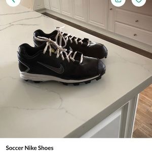 Soccer shoes